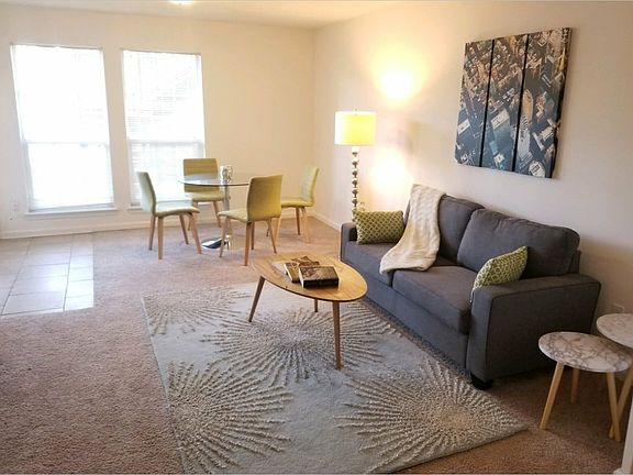 4th image of 1013 Manhattan Blvd #243