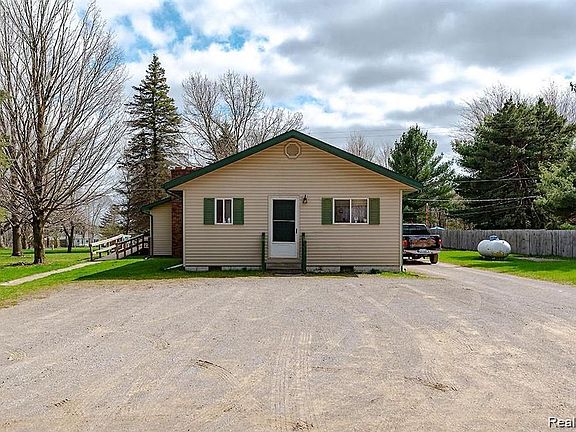 5th image of 140 Larson Rd