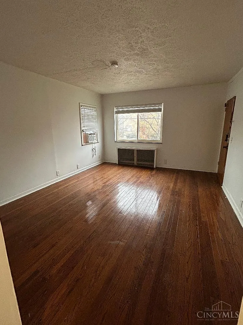 1 bed, 1.0 bath, $900 — Photo 2