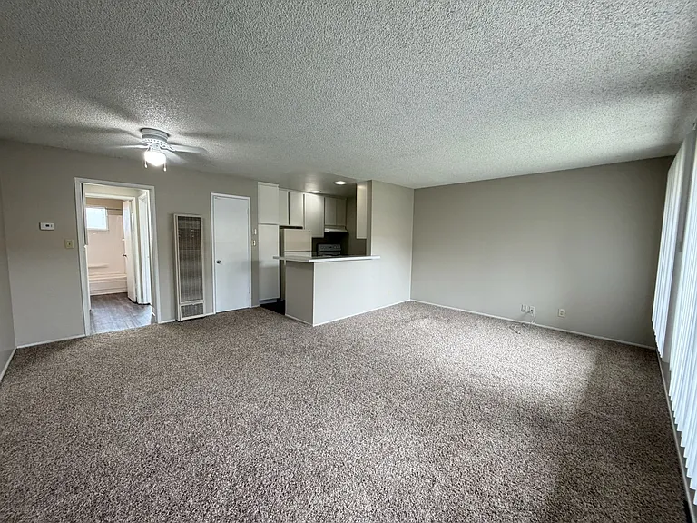Sharis Apartments — Photo 6