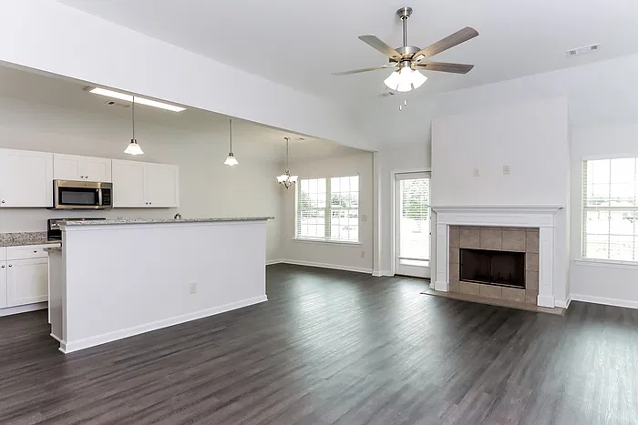 4 bed, 2.0 bath, 1671 sqft, $1,995 — Photo 4