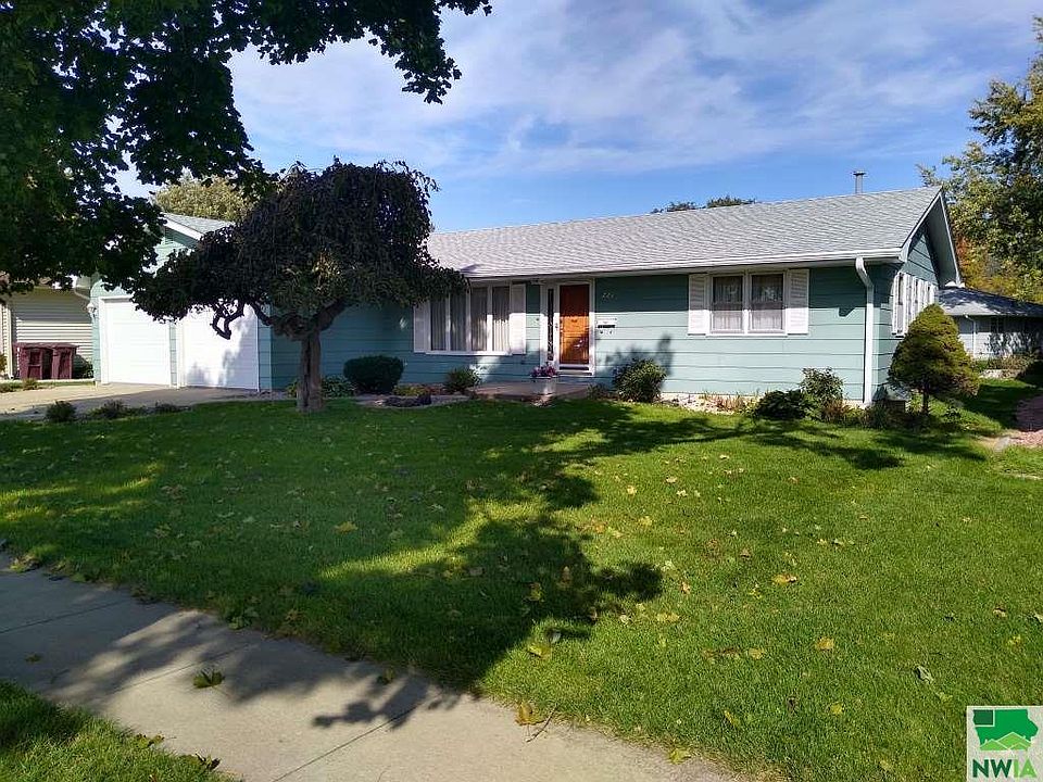 1st image of 227 Wedgewood Dr