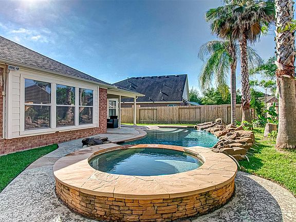 2nd image of 4922 Cloudcliff Ln