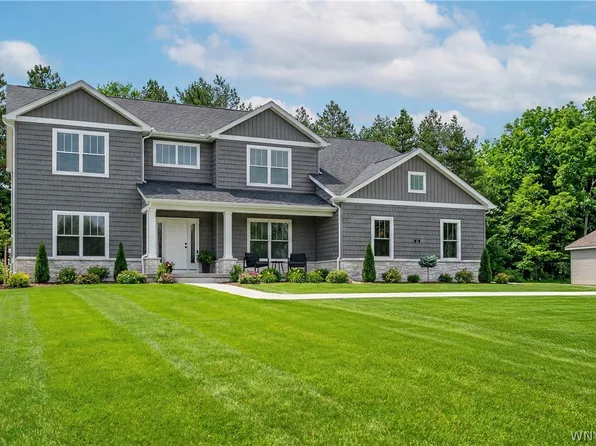 5628 Dorothy Cir, Clarence, NY 14032