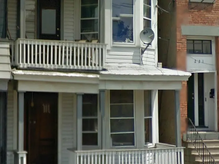 223 Western Ave — Photo 10