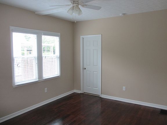 4th image of 135 Bellaire Ave