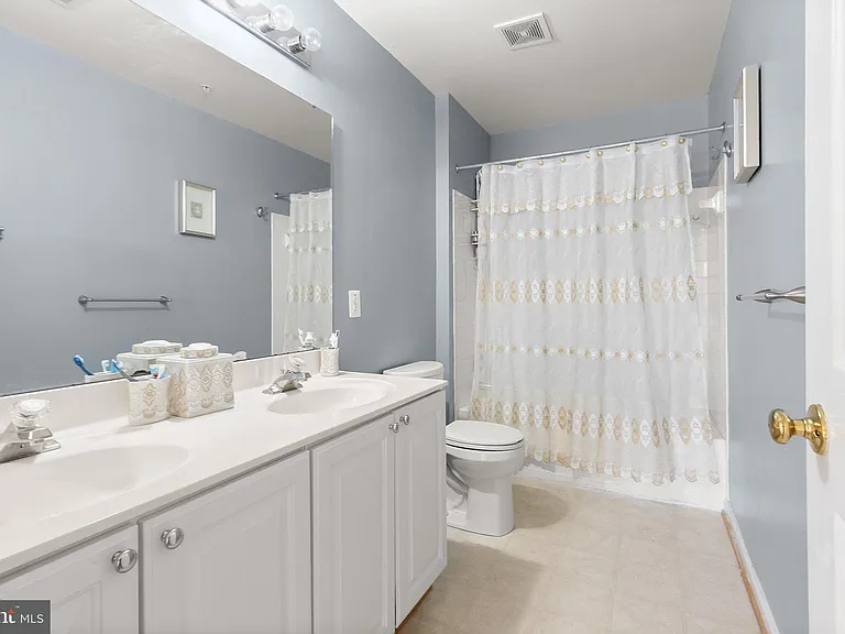 7202 Exbury Ct — Photo 44