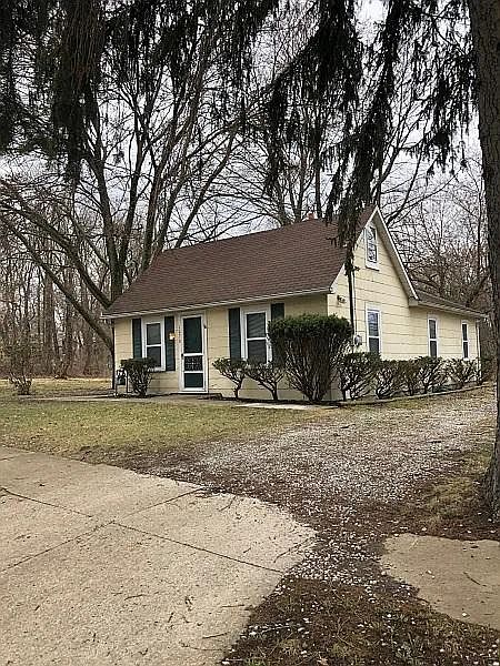 1st image of 1070 Cree Ave
