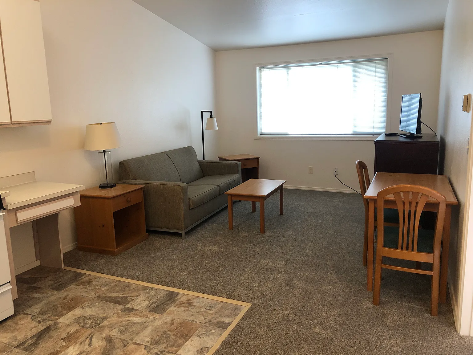 1 bed, 572 sqft, $1,200 — Photo 3