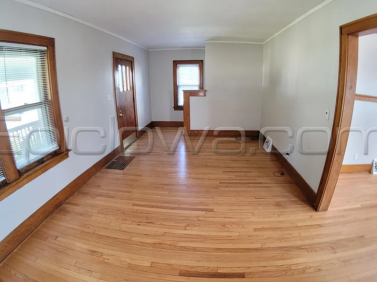 1112 Maplewood Dr NE — Photo 5