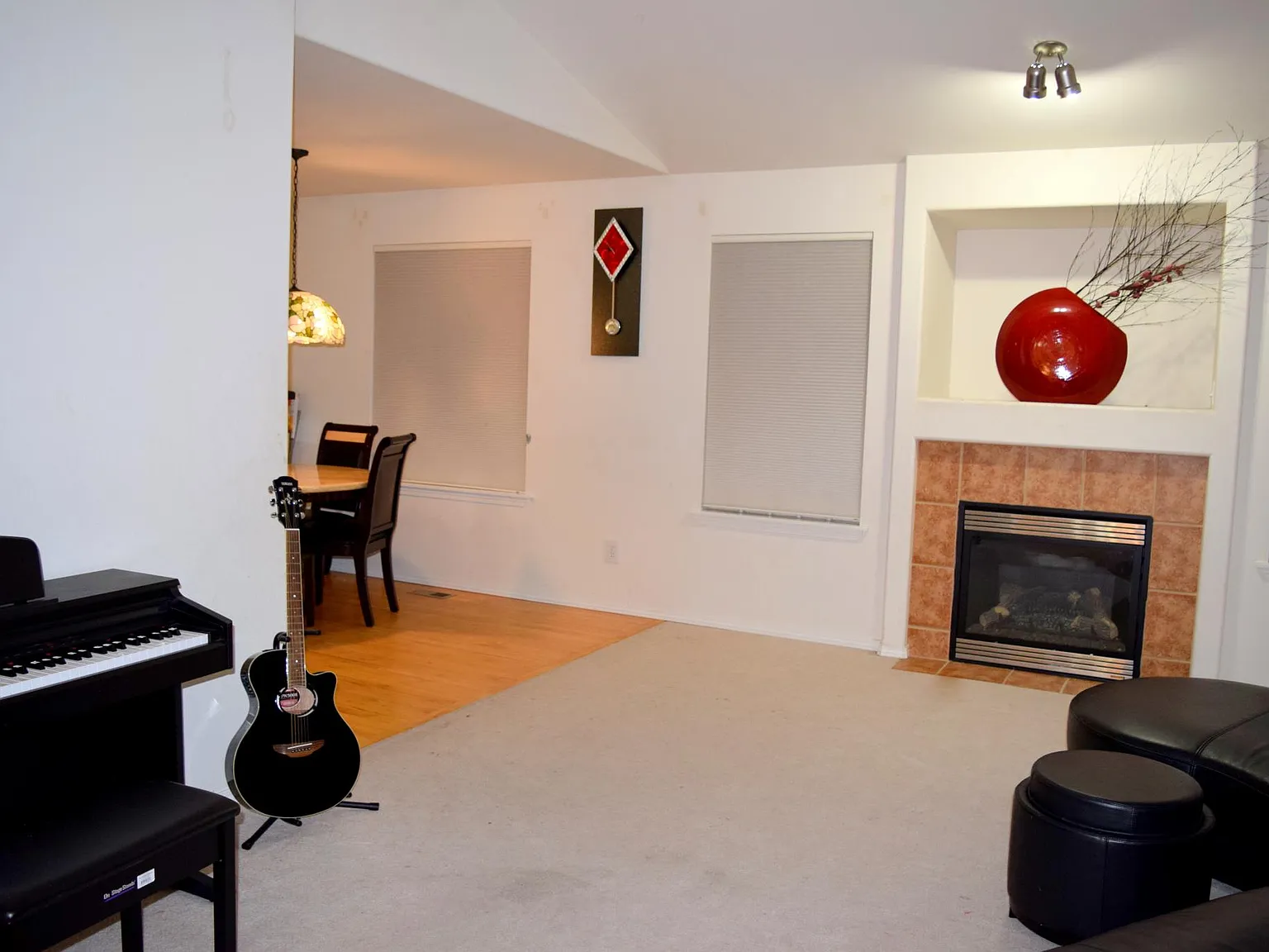 5 bed, 2570 sqft, $3,950 — Photo 3