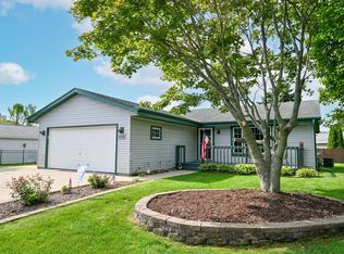 2845 Sandpiper Ln, Racine, WI 53402