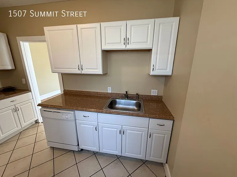 1507 Summit St — Photo 18