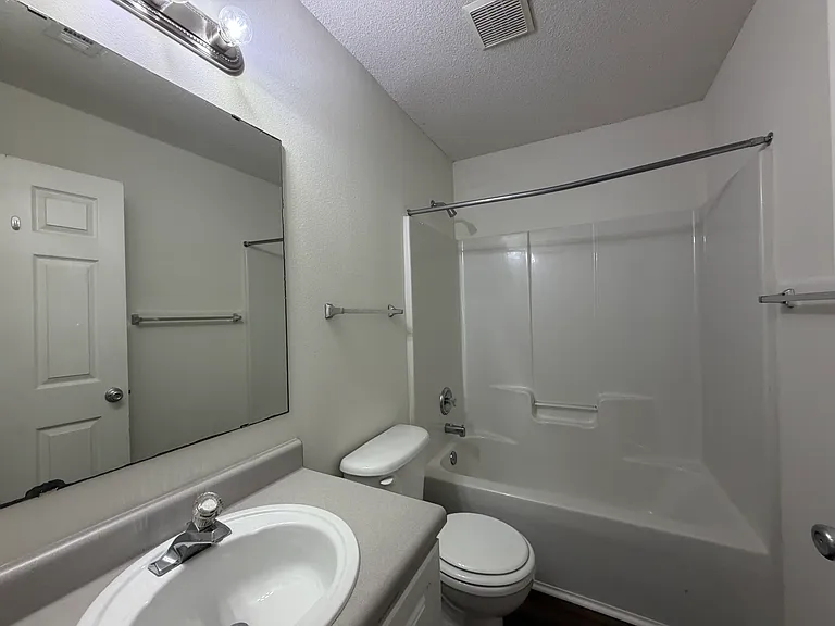 562 Batten Blvd — Photo 13