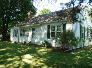 1 Crosmour Rd, Rhinebeck, NY 12572