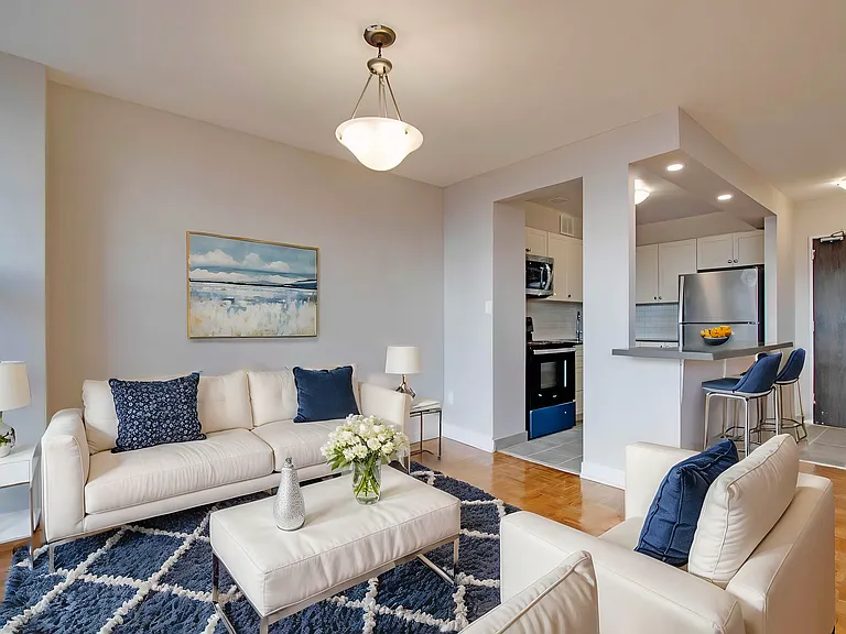 125 Parkway Forest Dr — Photo 4