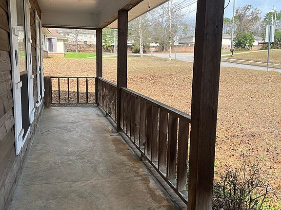 2nd image of 2303 Shadybrook Ln