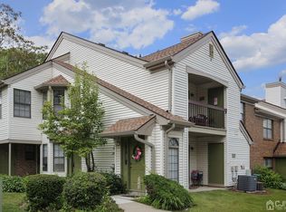 303 Sunshine Ct, Parlin, NJ 08859