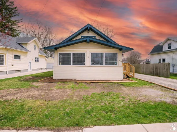 8828 Lewis Ave, Temperance, MI 48182