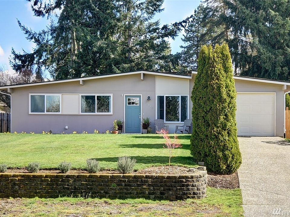 Adorable remodeled rambler on a quiet street with easy access to Hwy 99, I-5, dining and shopping.