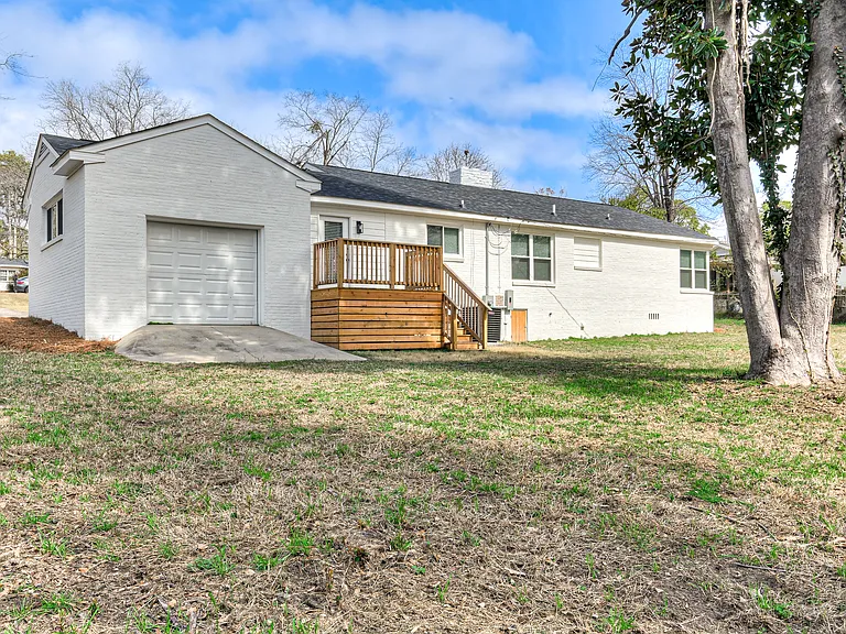 1813 Courtney Dr — Photo 23
