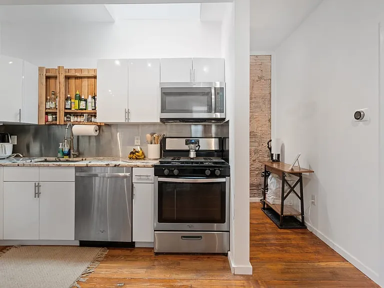 22 Willowdale Ave #2 — Photo 5