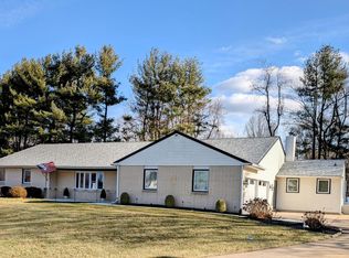 241 Creekwood Dr, Feasterville, PA 19053