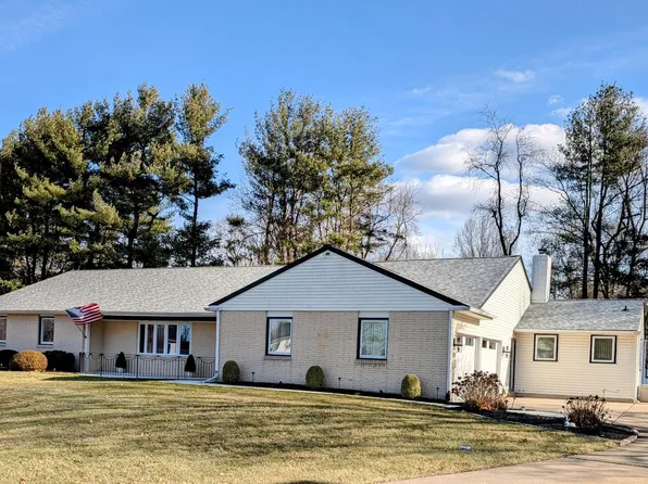 241 Creekwood Dr, Feasterville, PA 19053