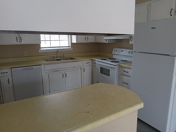 3rd image of 2114 Meade Ave