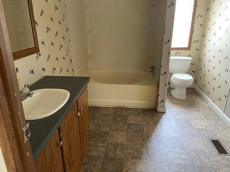 228 N Highway 125 — Photo 10