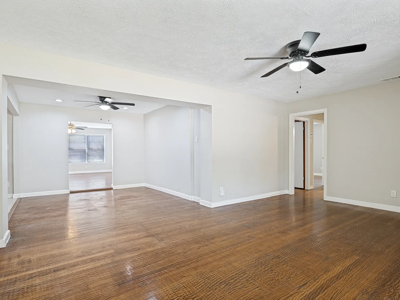 5 bed, 2227 sqft, $2,595 — Photo 4