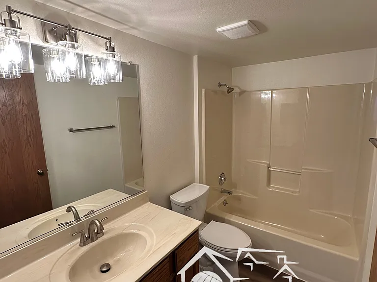1525 Arboretum Dr — Photo 22