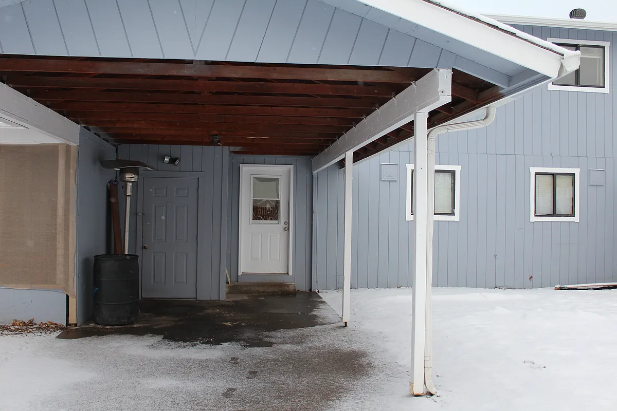 Building Photo - 1322 E 7th St #2