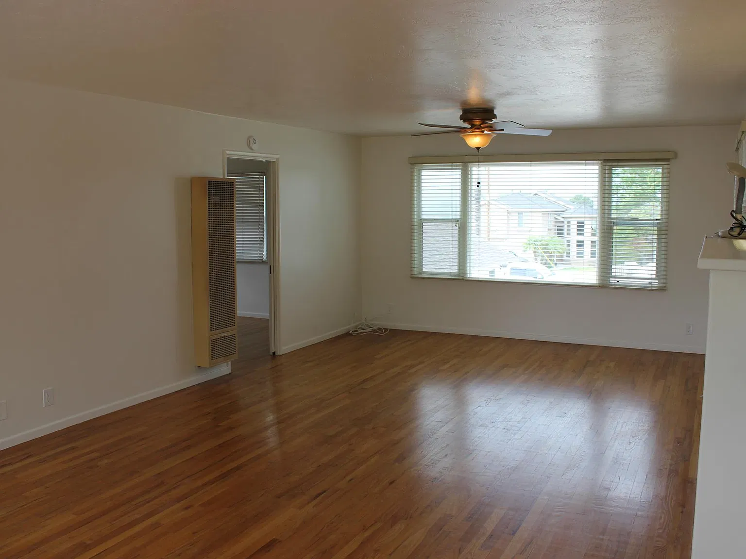 1 bed, 900 sqft, $1,995 — Photo 3