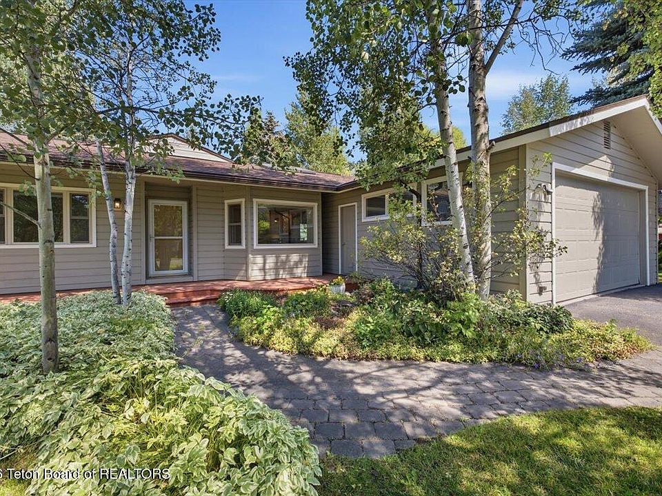 1st image of 1065 W Brahma Dr