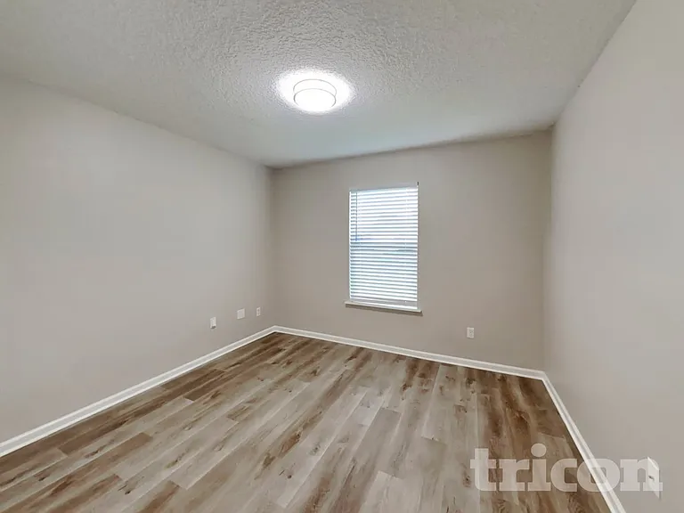 757 Martin Lakes Dr E — Photo 12