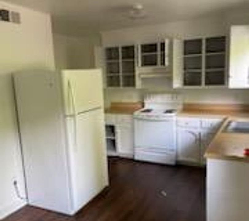 1st image of 900 Palace Ct #16