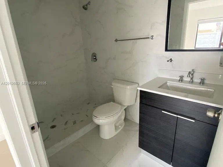 423 E 27th St #102 — Photo 14
