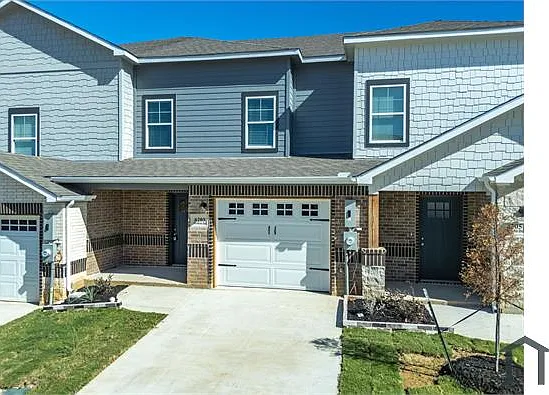 3 bed, 1810 sqft, $2,595 — Photo 1