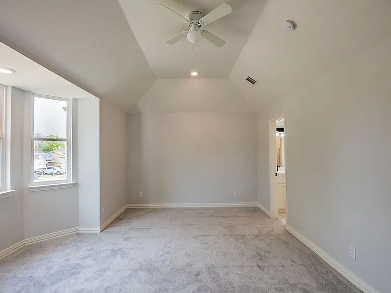 2318 Bennington Dr — Photo 9