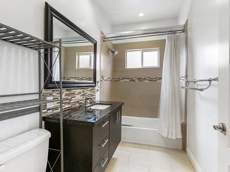 941 N Croft Ave #941 — Photo 7