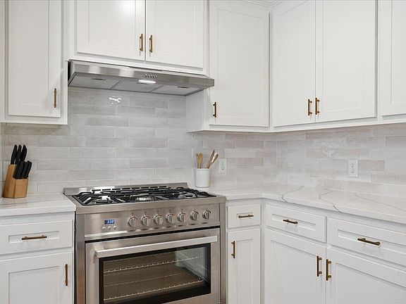 5th image of 3416 59th St