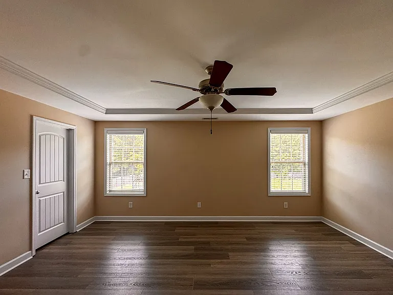 717 Saint Johns Loop — Photo 16