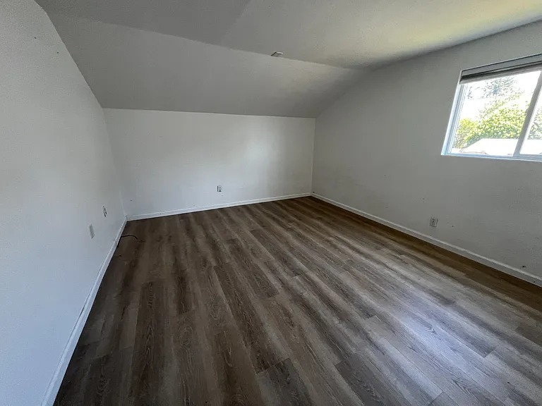311 E Lauff Ave — Photo 6