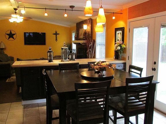 4th image of 22 E Greenfield Dr