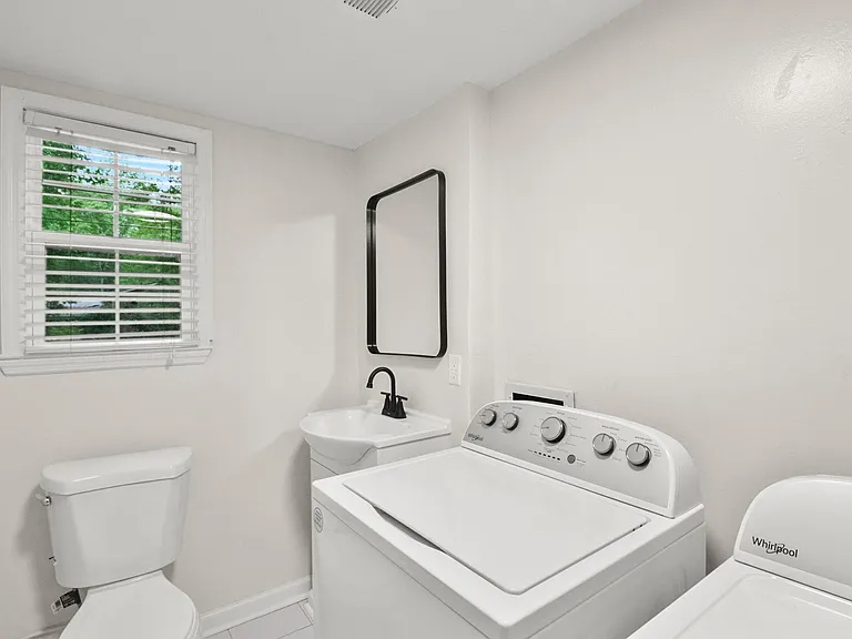 1399 Lockwood Dr SW — Photo 22