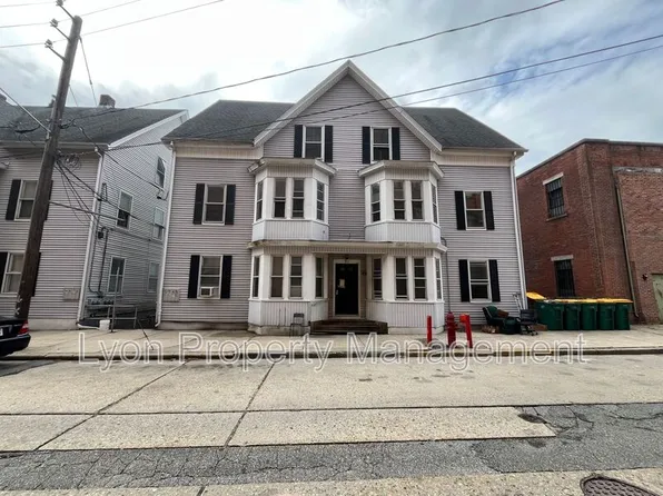 31 Mechanic Ave #2L, Woonsocket, RI 02895