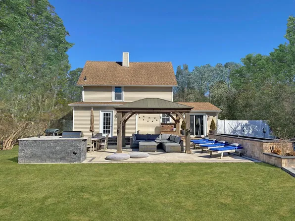 20 Atlantic Ave, East Moriches, NY 11940