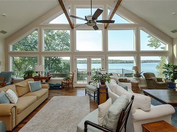 5th image of 2123 Chaparral Dr