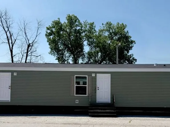 W 8th St #121, Coal Valley, IL 61240